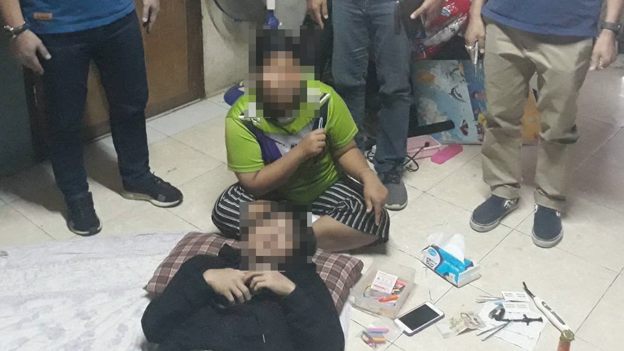 ตำรวจ ปคบ. ปลอมตัวเป็นลูกค้า รวบสาววัย 19 รับจัดฟันแฟชั่นเถื่อน