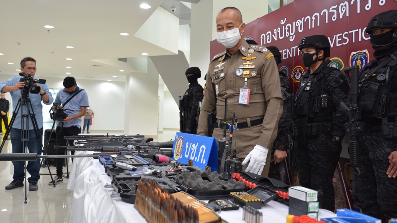 ตำรวจสอบสวนกลาง จับหนุ่มวัย 33 ค้าอาวุธสงครามยึดปืนและกระสุนได้เพียบ