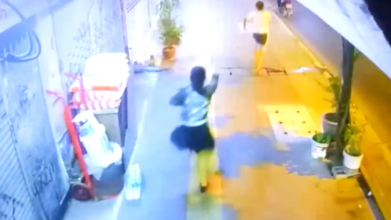 รวบ 2 โจรคู่รัก ฉกมือถือเหยื่อนั่งริมถนน ประวัติฉาวเคยโดนหลายคดี