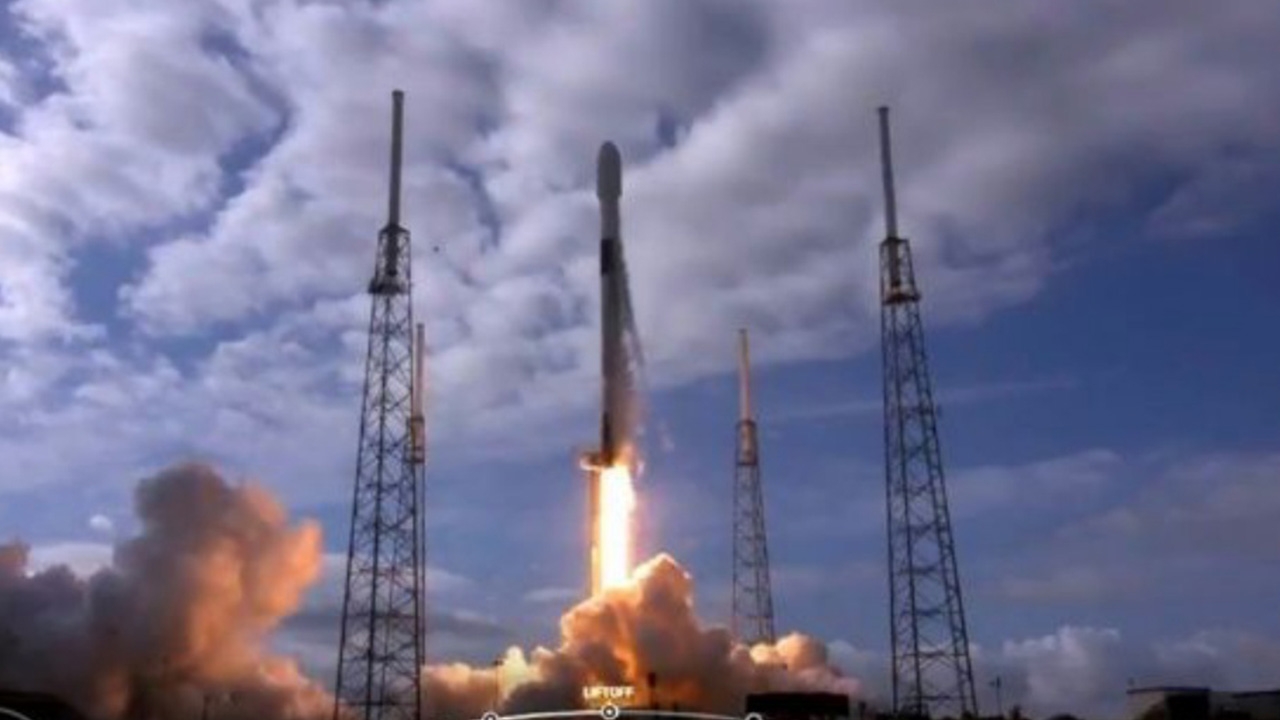 ทำลายสถิติโลก "สเปซเอ็กซ์" ส่งดาวเทียมแบบโลว์คอส เที่ยวละ 143 ดวง