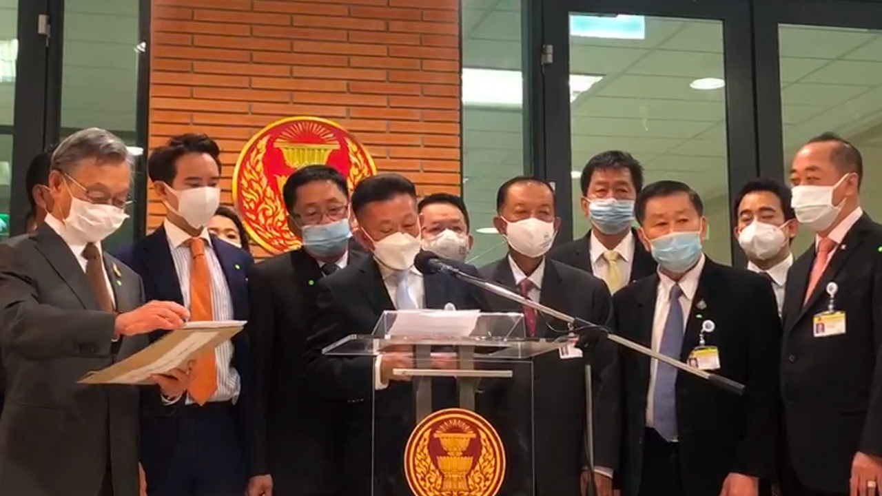 พรรคฝ่ายค้าน ยื่นญัตติต่อ ประธานสภา เปิดอภิปรายไม่ไว้วางใจ 10 รมต.แล้ว