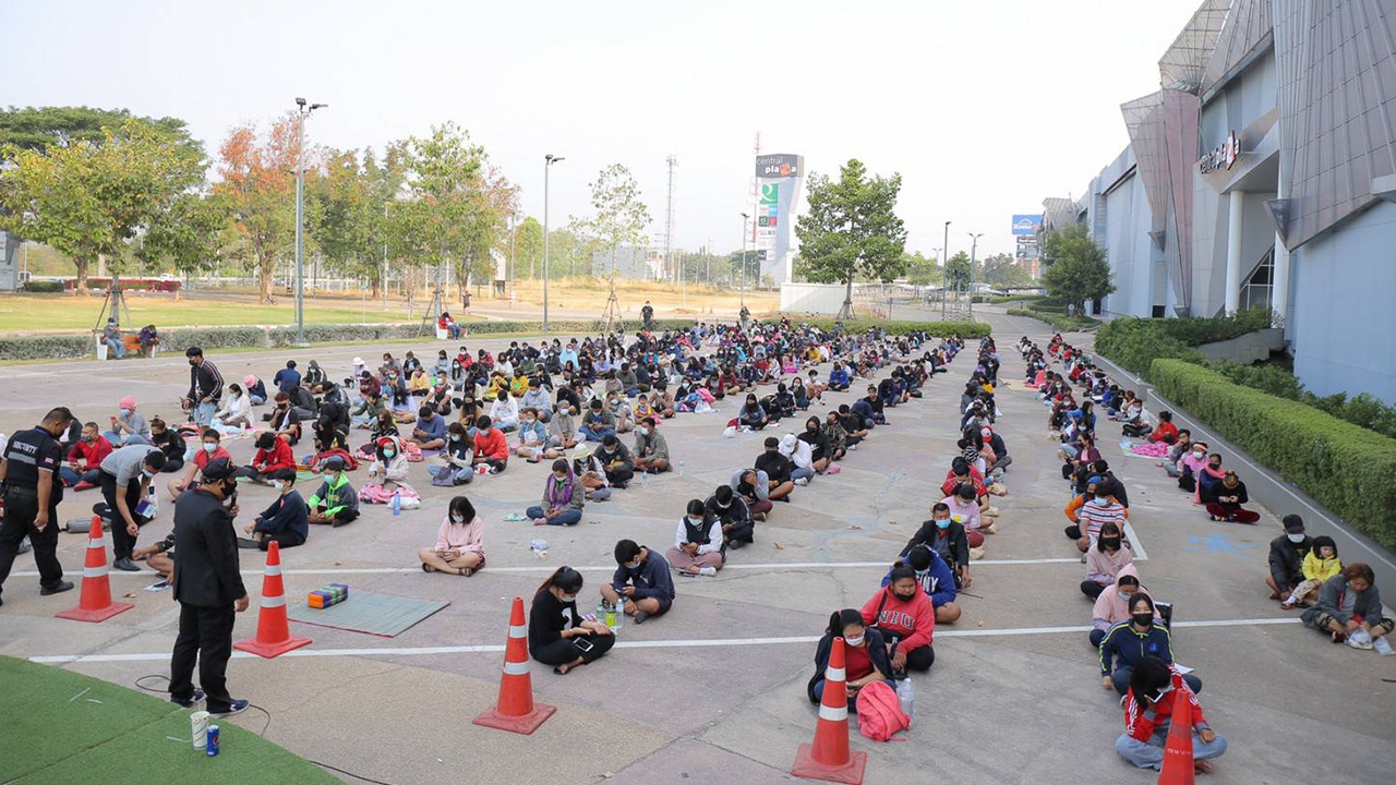 ฟีเวอร์หนักมาก "ขนมแบรนด์ดัง" เปิดที่อุบลฯ คนแห่ต่อคิว-รับหิ้ว รายได้งาม