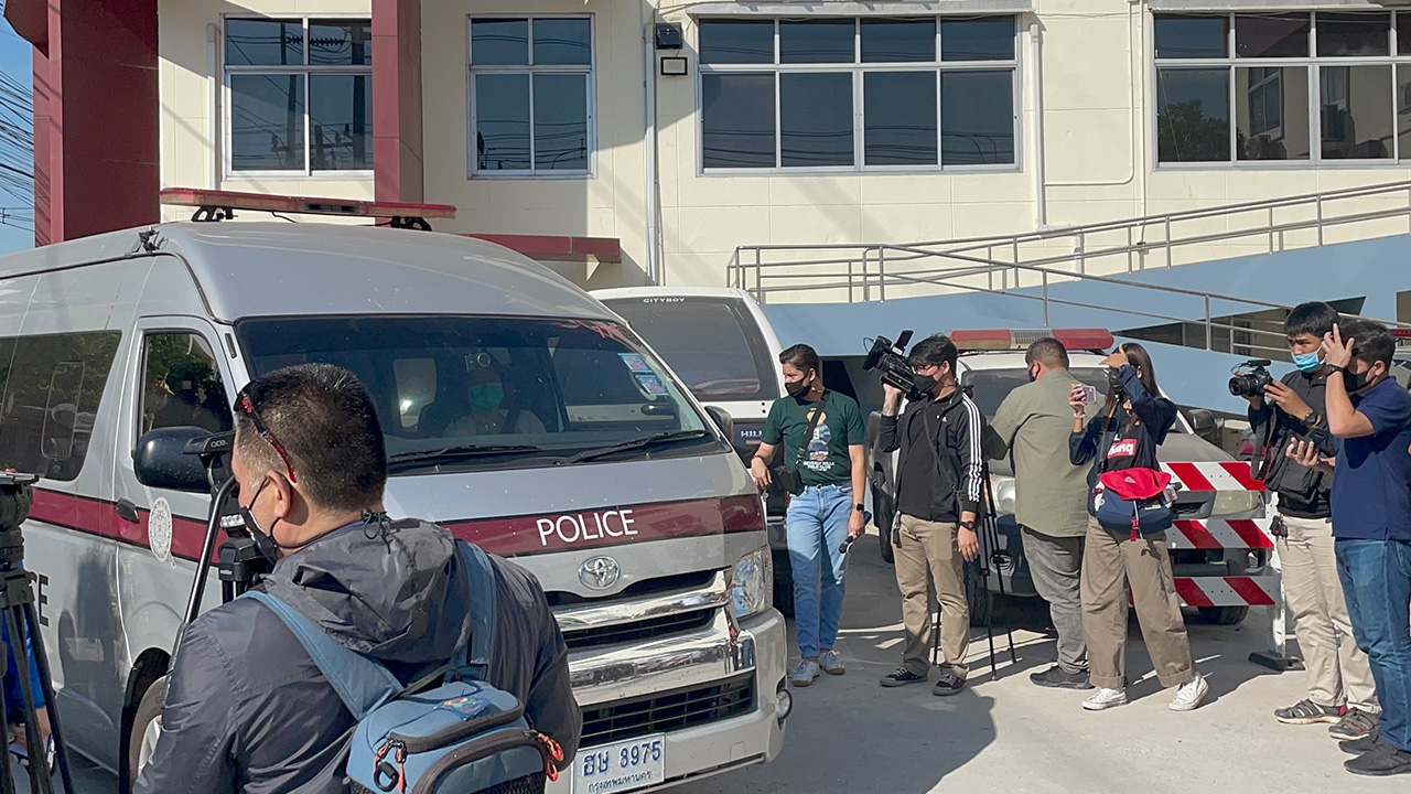 ตำรวจนำ ลุงพล-ป้าแต๋น สอบจับเท็จเพิ่มเติมที่ ศูนย์พิสูจน์หลักฐาน 1