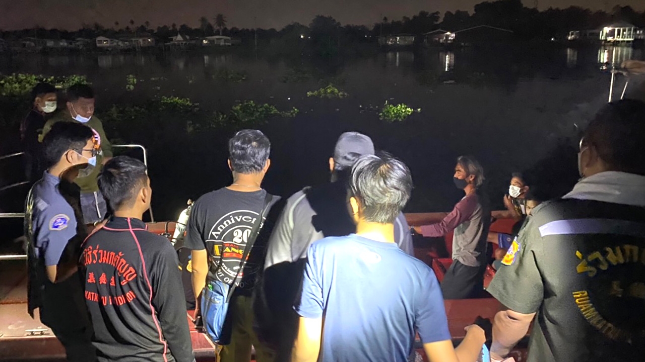 เรือล่มกลางเจ้าพระยาที่นนท์ คนพิการจมหาย 1 ยังไม่พบ เร่งตามตัวคนขับเรือ
