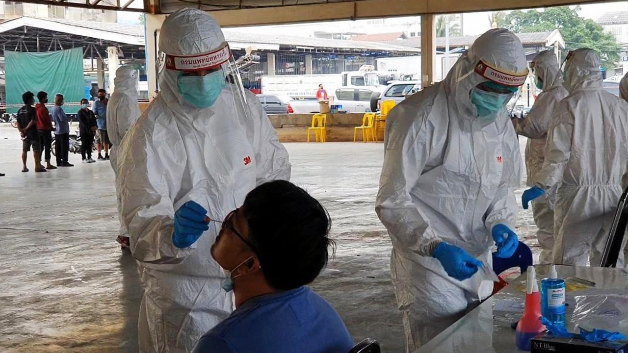 โควิดคุมไม่อยู่ คำเตือนสุดท้ายจากหมอ อย่าห่วงเศรษฐกิจ ต้องล็อกดาวน์ด่วน 