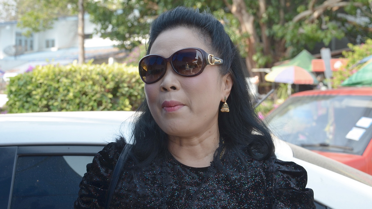 ศาลพิพากษา สาวคนสนิท “ครูชลธี” จ่ายค่าทดแทน ทำครอบครัวแตกแยก