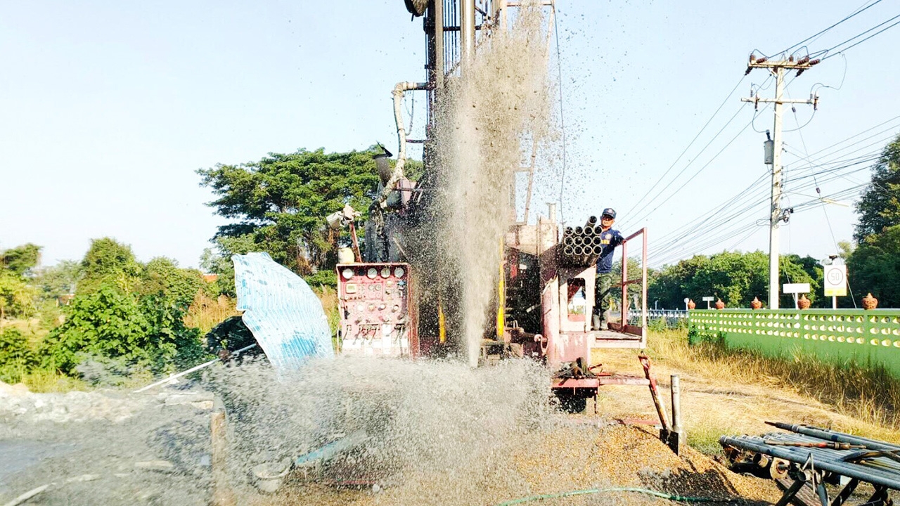 นทพ.ส่งทหารช่างพัฒนา ขุดเจาะบ่อน้ำบาดาล แก้ปัญหาภัยแล้งให้ ปชช.