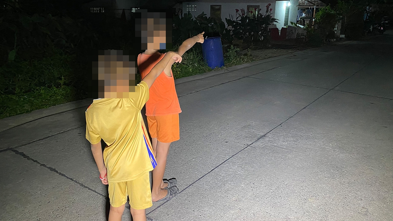 ผวาแก๊งลักเด็ก อุ้ม 2 ด.ช.ยัดรถตู้-ขังบ้านร้าง พ่อตามเจอช่วยได้หวิด