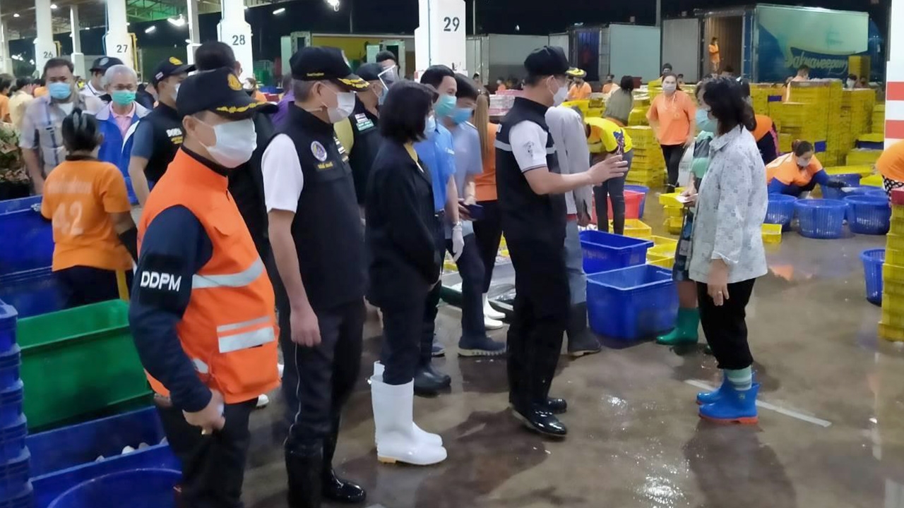 ผู้ว่าฯ ตรวจตลาดปลาแม่กลอง เปิดซื้อขายวันแรก ตรวจคัดกรองโควิดเข้ม