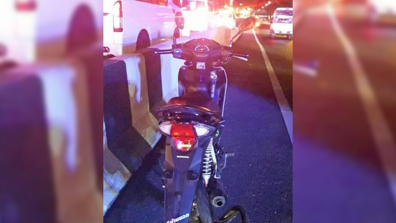 โจ๋แว้นกลางดึกย่านจตุจักร จยย.เสียหลักพลิกคว่ำดับอนาถ เพื่อนเจ็บสาหัส