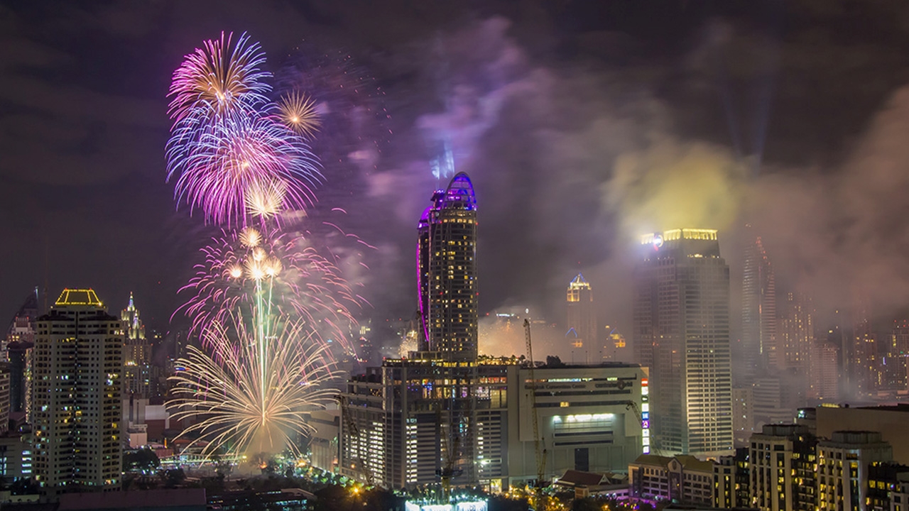 เช็กด่วน! พิกัดจัดงานปีใหม่ออนไลน์ ถ่ายทอดสดเคาต์ดาวน์ปีใหม่ 2021