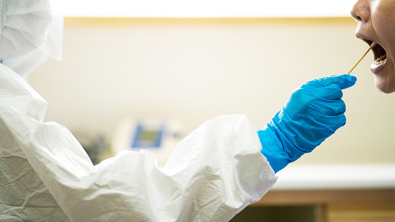 หมอมนูญ กังวลตัวเลขผู้ติดเชื้อ "โควิด-19" ในแรงงานต่างด้าวที่เพิ่มขึ้น