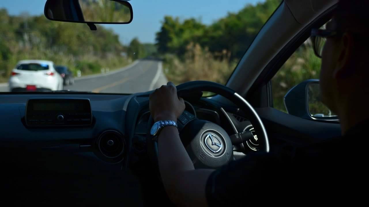 ขับเร็วแซงช่องซ้าย ขับลอยชายชอบแช่ขวา!  