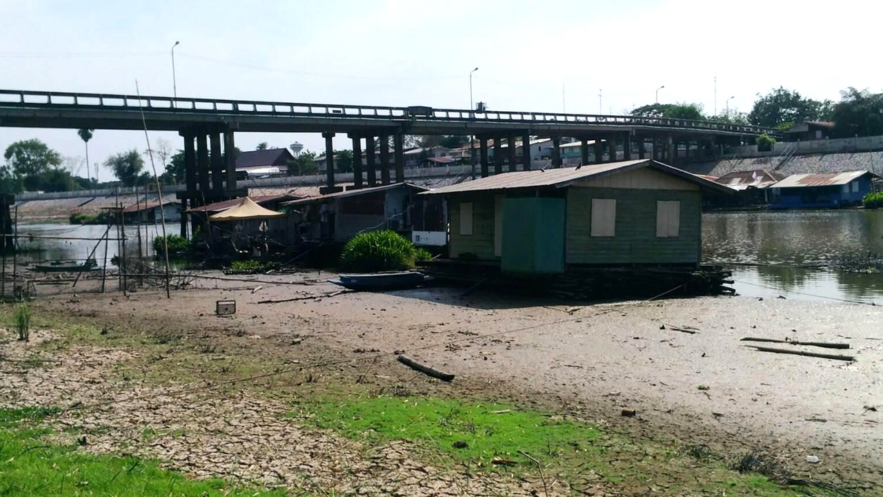 ภัยแล้งทำชาวแพแม่น้ำสะแกกรังเดือดร้อน น้ำแห้งเกยตื้นเสียหายวอนรัฐช่วย