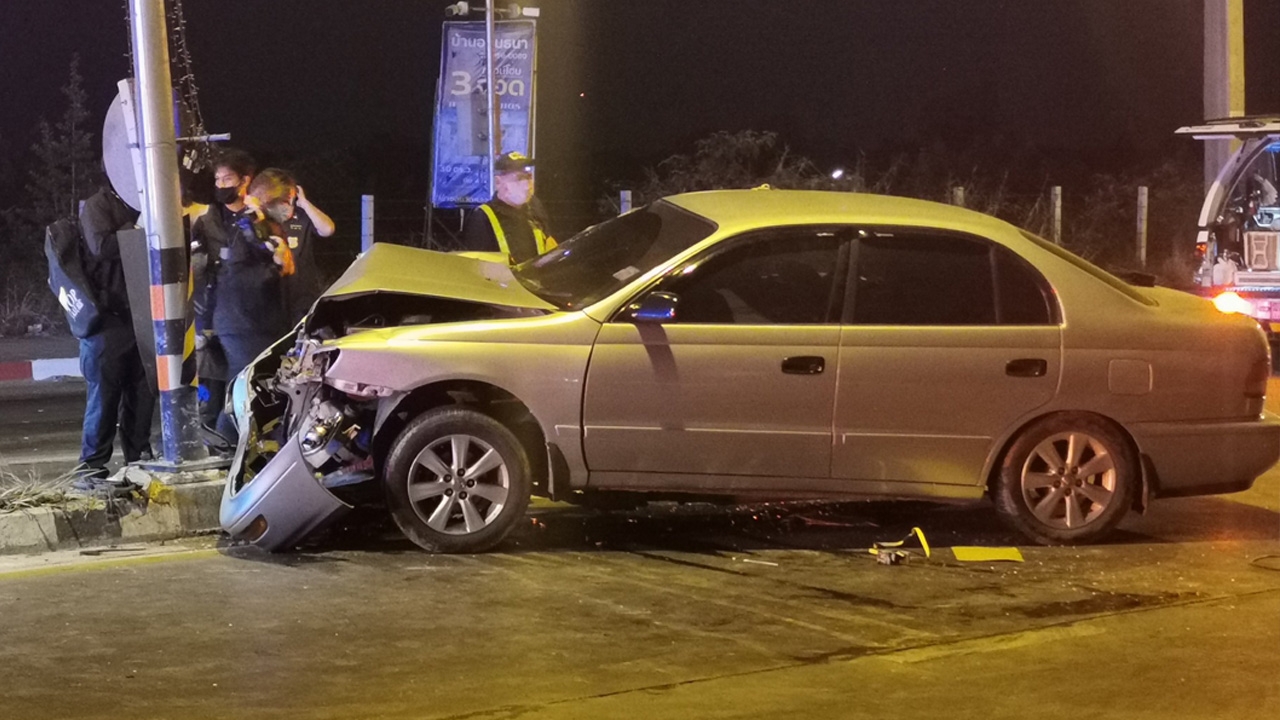 ร.ต.ต.สารถี "วันนอร์" ซิ่งเก๋งเสยเสาไฟดับ พบป่วย คาดวูบโรคประจำตัว