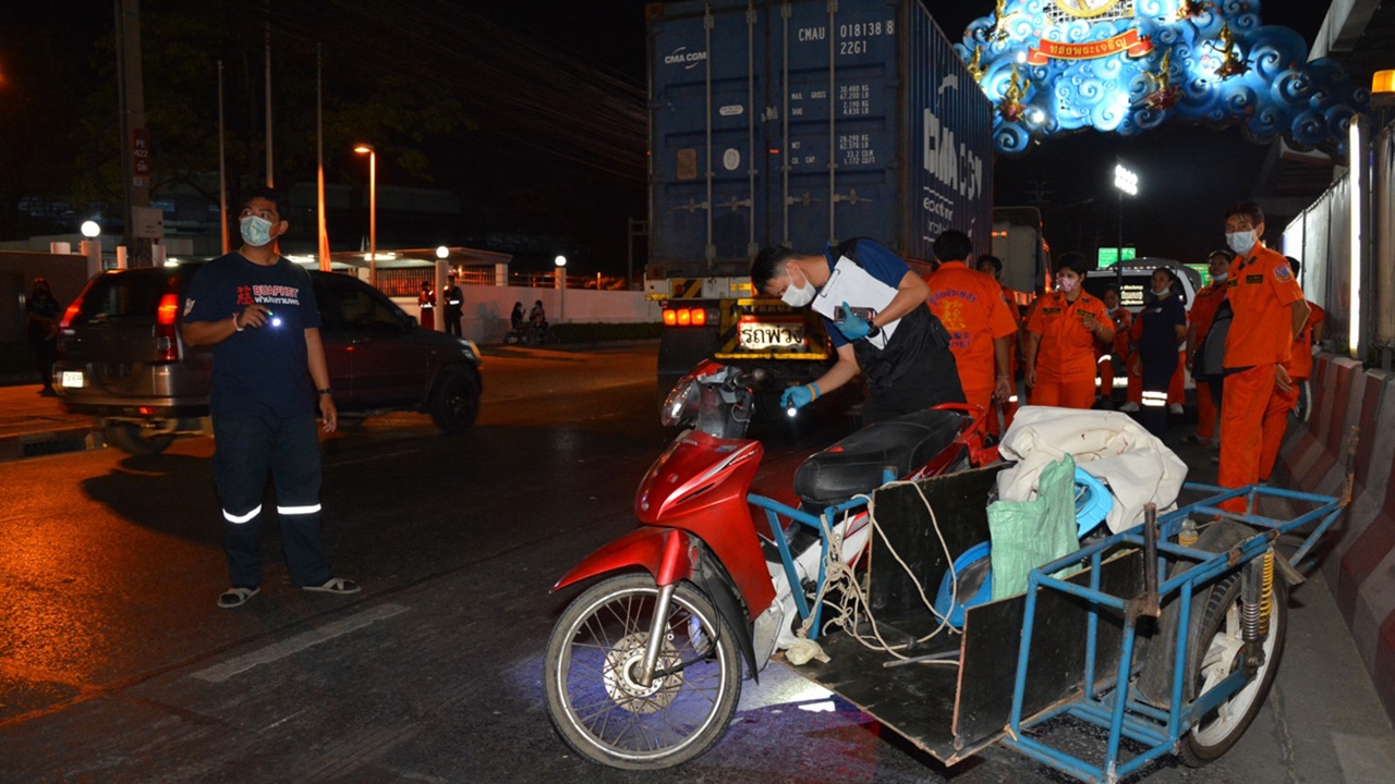 หนุ่มเบญจเพส ขี่ จยย.พ่วงข้าง ถูกพ่วงขยี้ร่างคอหัก-หน้ายุบดับสยอง