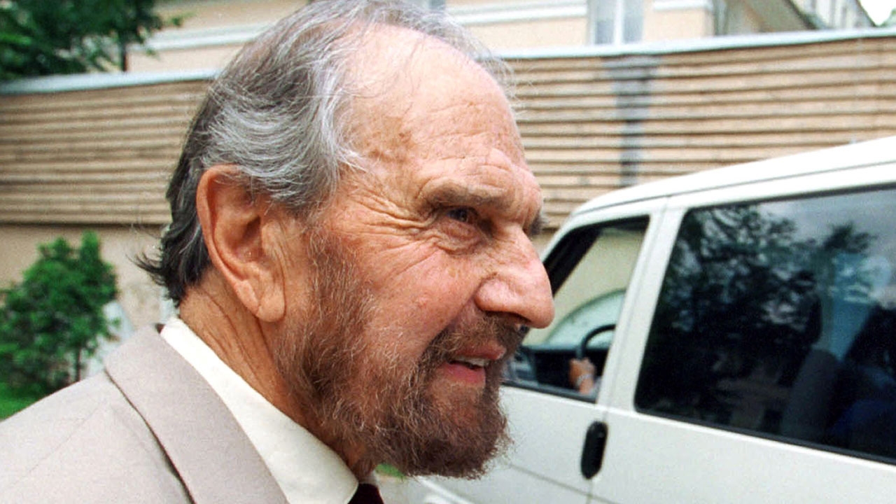 จอร์จ เบลค สายลับสองหน้าชื่อฉาวที่สุดในยุคสงครามเย็น เสียชีวิตแล้ว