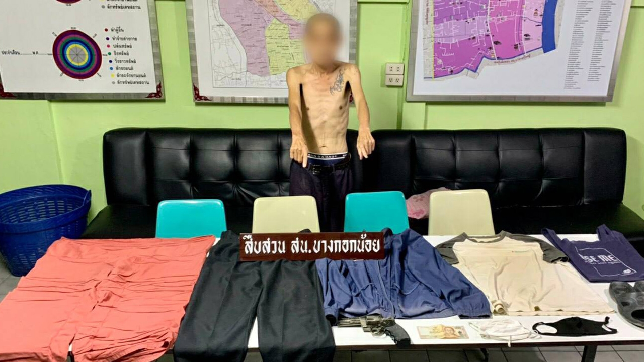 สืบบางกอกน้อยเจ๋ง รวบโจรถือปืนปลอมชิงทรัพย์ร้านสะดวกซื้อย่านพรานนก 