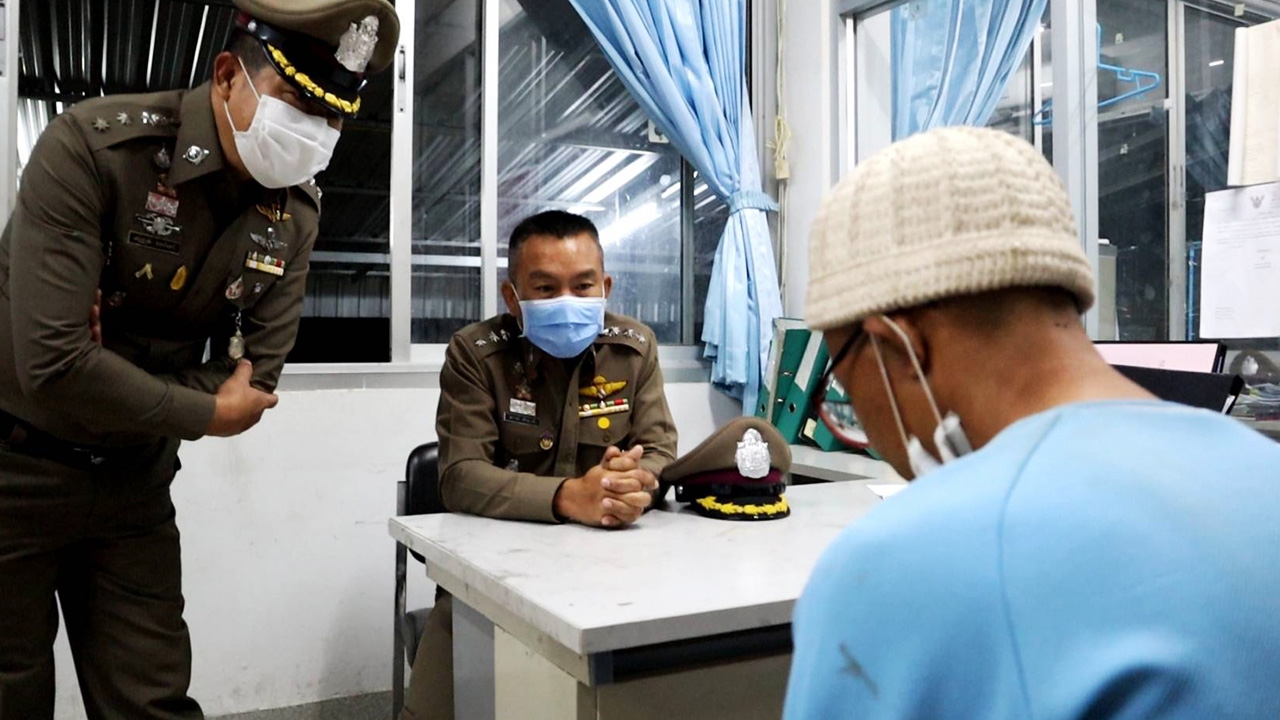 น้องหวงพี่สาวม่าย คว้ามีดฟันคอหนุ่มมาติดพันชอบแทะโลมดับคาบ้าน