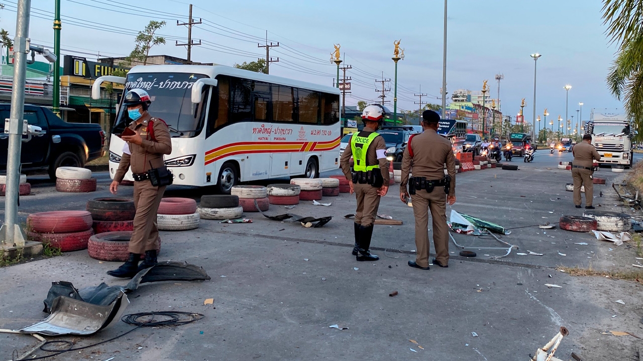 2 ตำรวจ 1 ทหาร เหยื่อฟอร์จูนเนอร์ซิ่งชนด่านปลอดภัย คนขับโดนไปก่อน 1 ข้อหา