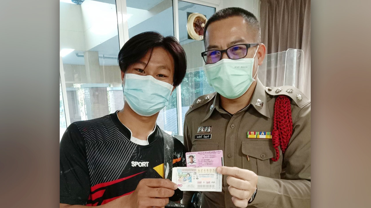 คนมันเฮง หนุ่มไทใหญ่ โชคหล่นใส่ ซื้อหวย 1 ใบ ถูกที่ 1 ฟัน 6 ล้าน