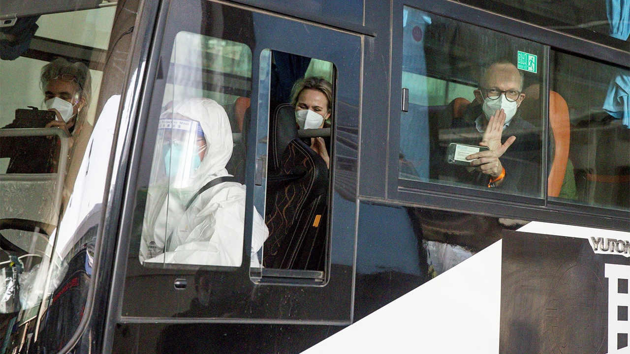 เหมือนจีนกำลังสอนเด็ก