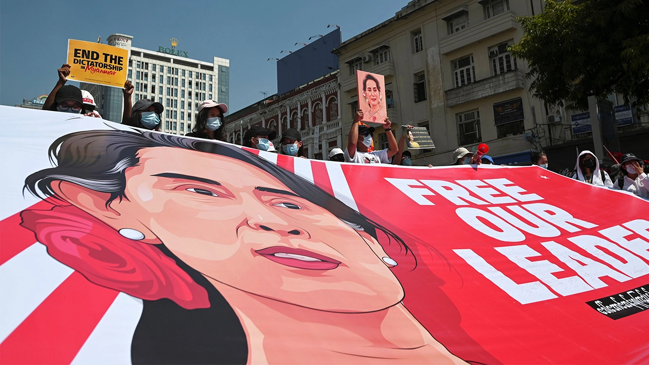 อังกฤษประณามเมียนมา ซูจียังถูกตั้งข้อหาเพิ่มในการละเมิดกฎหมาย