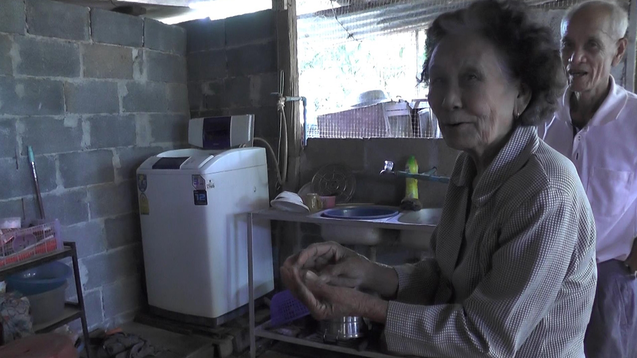 ยาย 84 เรียกช่างล้างเครื่องซักผ้า เจอสร้อยทองที่หายไป แสนดีใจได้ของคืน