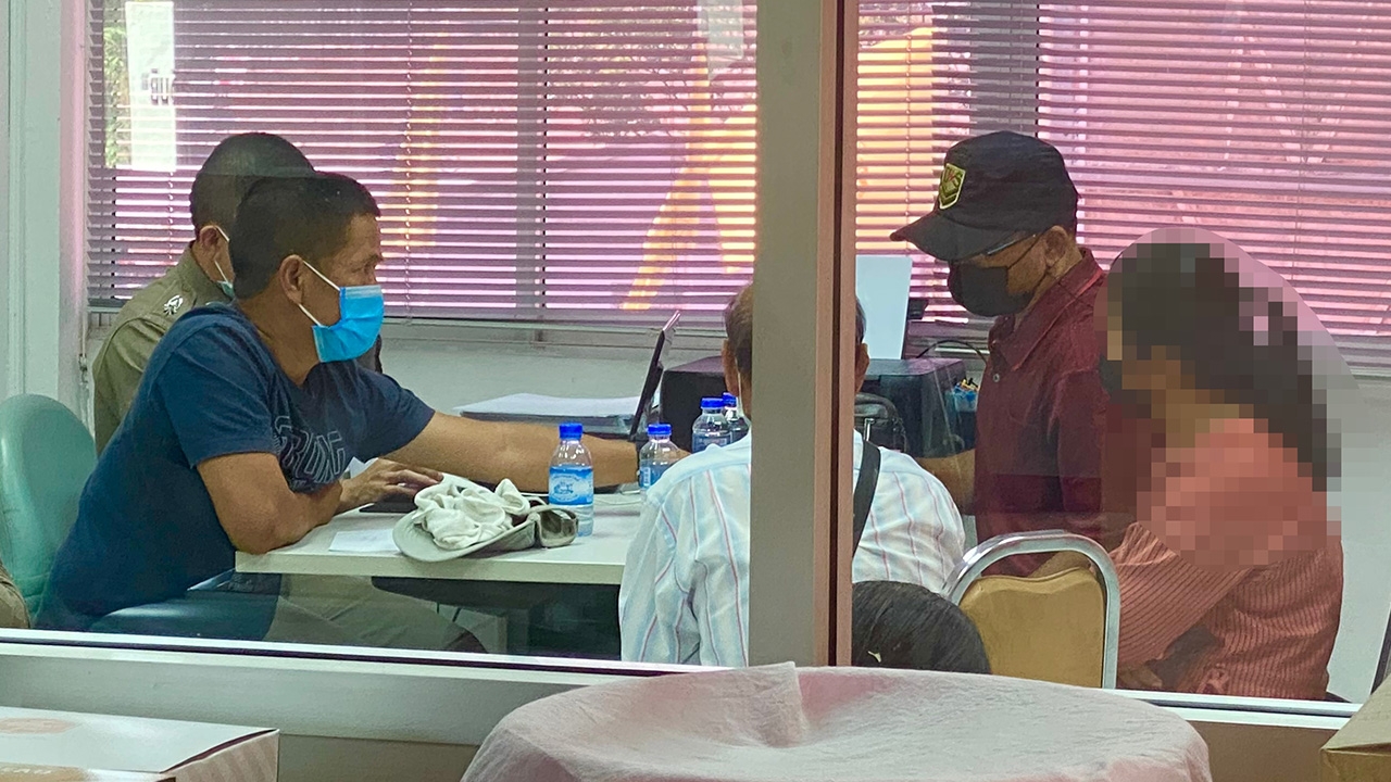 ตร.สอบเครียดกว่า 3 ชั่วโมง ผอ.ตุ๊ ยังปฏิเสธส่งศาลฝากขังพรุ่งนี้ 