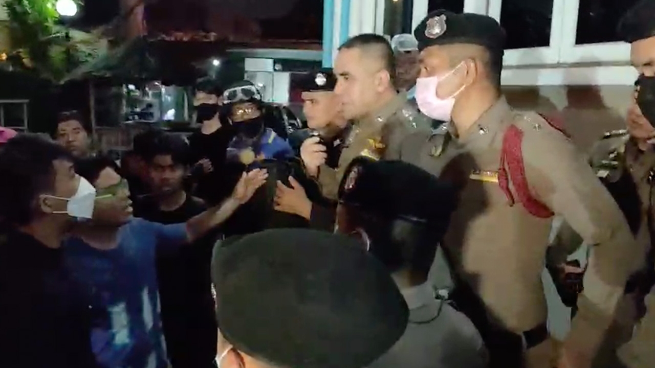 โวย ตร.นางเลิ้งยิงปืนขึ้นฟ้า ผกก.เร่งตรวจสอบ เชื่อเพื่อระงับเหตุ