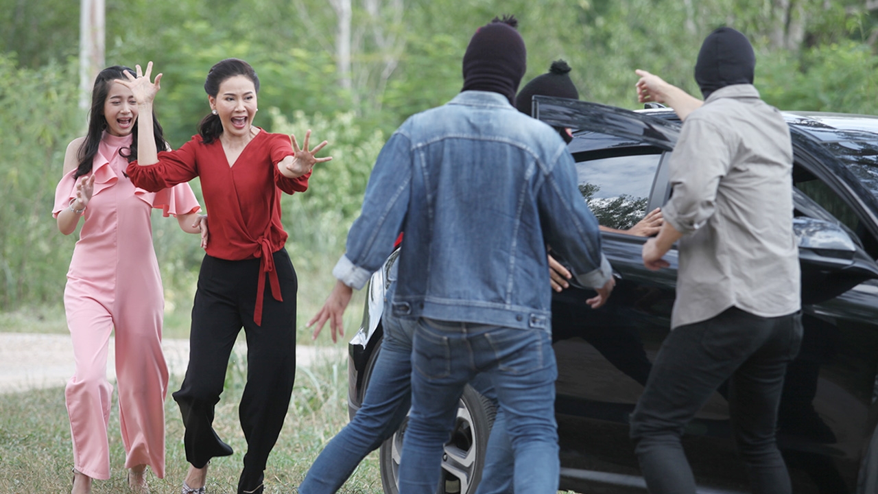 กำนันหญิง EP.13 แม่ปลัดธรรณพ ถูกพวกทะนง ดักปล้น ขณะเดินทางไปบริจาคของ