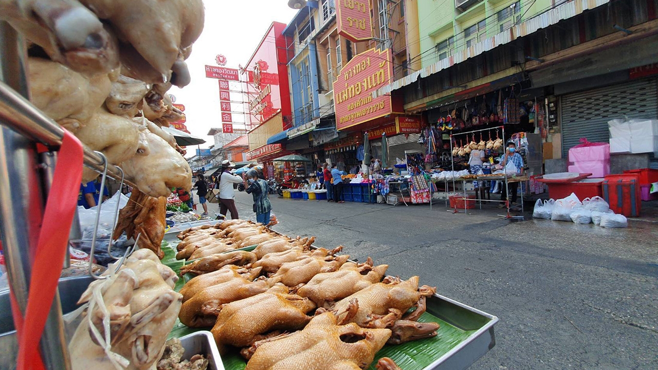 วันจ่ายตรุษจีน ตลาดมหาชัยเงียบเหงาคนบางตา พิษโควิดทำกร่อยกว่าทุกปี 