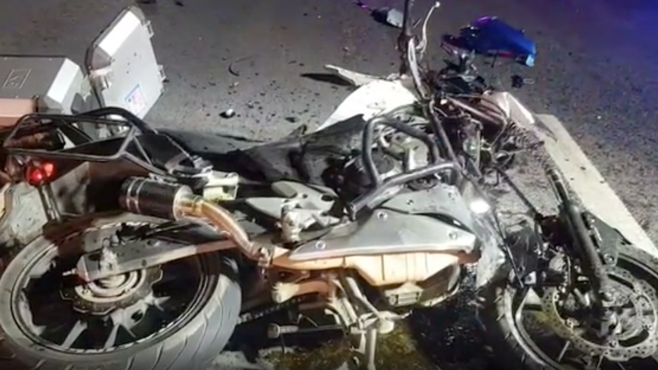 นศ.หนุ่ม ซิ่ง CB 500 จากบางแสน เที่ยวฉลองตรุษจีน เสยท้ายพ่วงดับคาที่