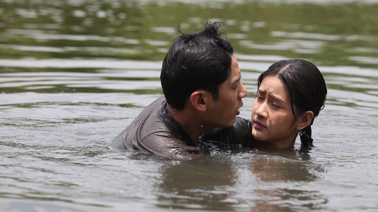 มายด์ ทนดูอย่างเซ็ง แชป ดำน้ำโผล่ขึ้นมากอด แพรว ใน "กำนันหญิง"