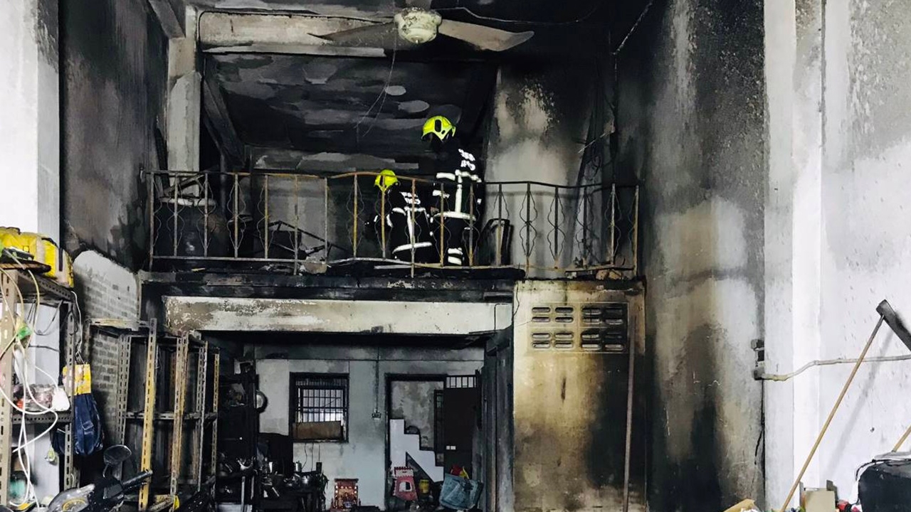 เพลิงไหม้ตึกแถว ย่านเอกชัย แม่เฒ่าป่วยติดเตียง สำลักควัน-ถูกคลอกดับ 1