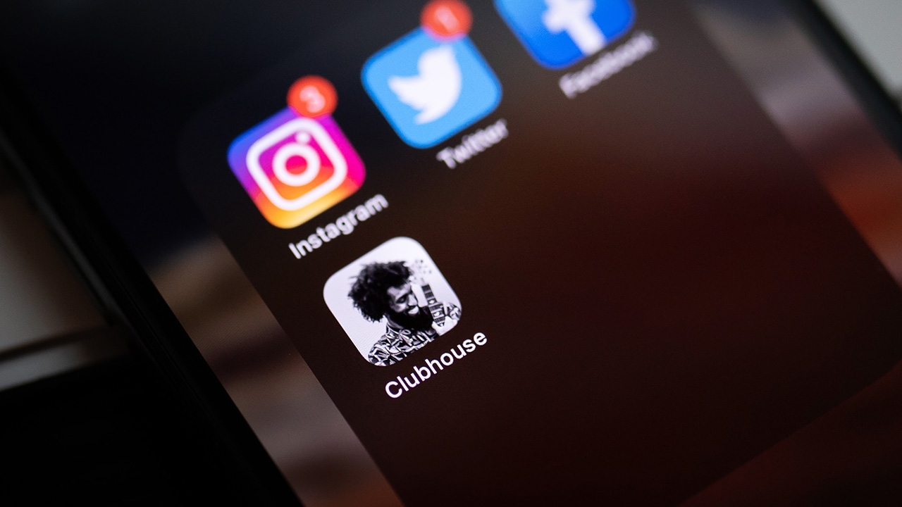 ลอกอีกแล้ว? เมื่อ Facebook เตรียมโคลนแอป Clubhouse เป็นฟีเจอร์ใหม่ของแพลตฟอร์ม