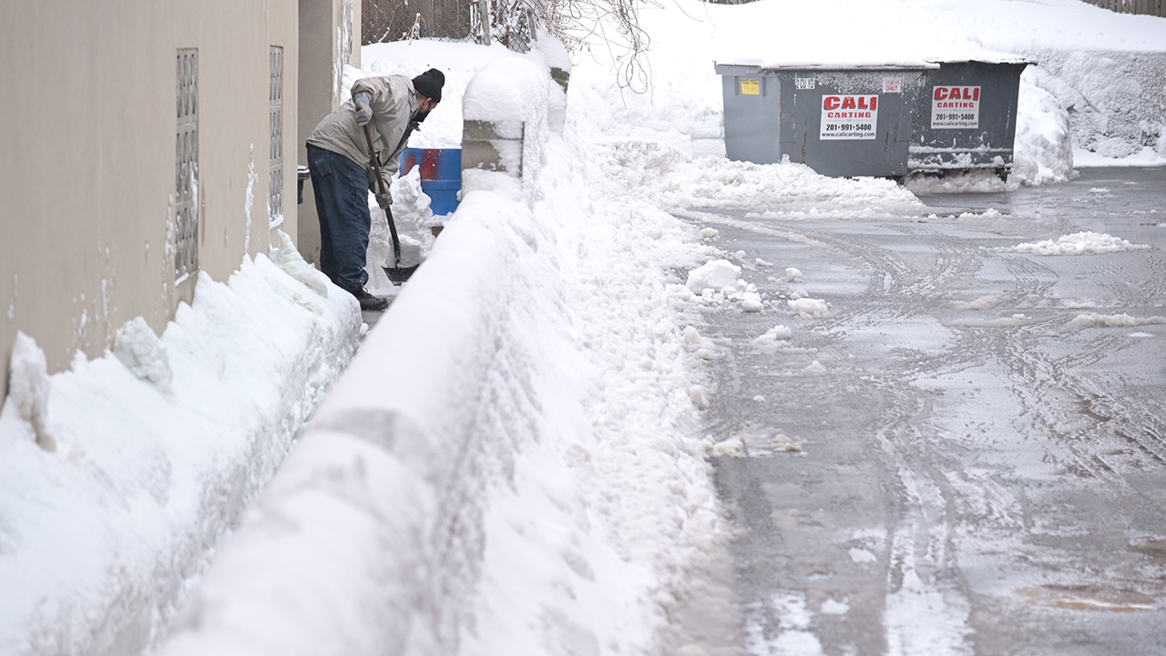 พายุหิมะถล่มตอนเหนือของสหรัฐ สูงมากถึง 27 นิ้ว