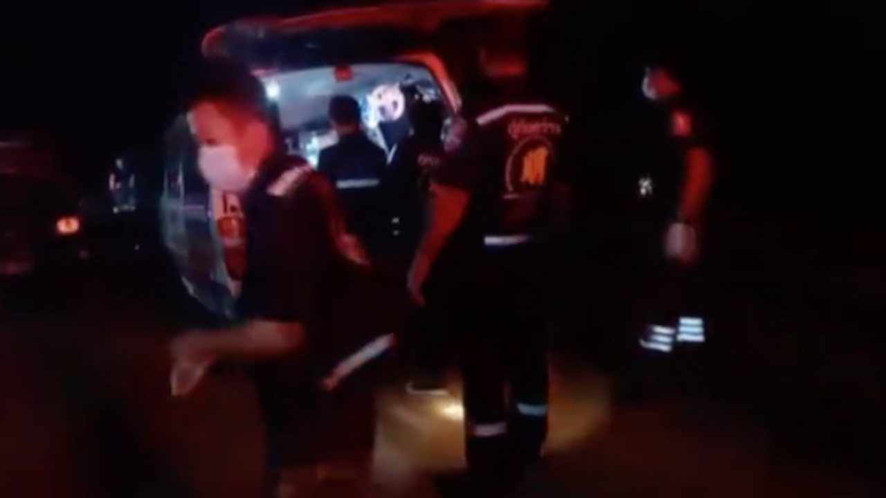 คนร้ายดักซุ่มยิงสาวขายดอกไม้ กระสุนเจาะอกดับคากระท่อมที่เลย