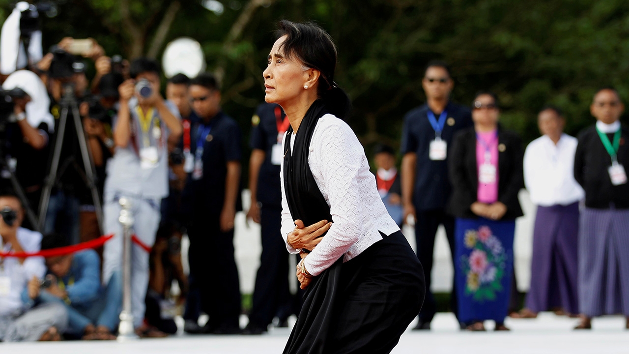 ตร.พม่าบุกค้นบ้านซูจี ตั้งข้อหานำเข้าวิทยุสื่อสารโดยผิดกฎหมาย