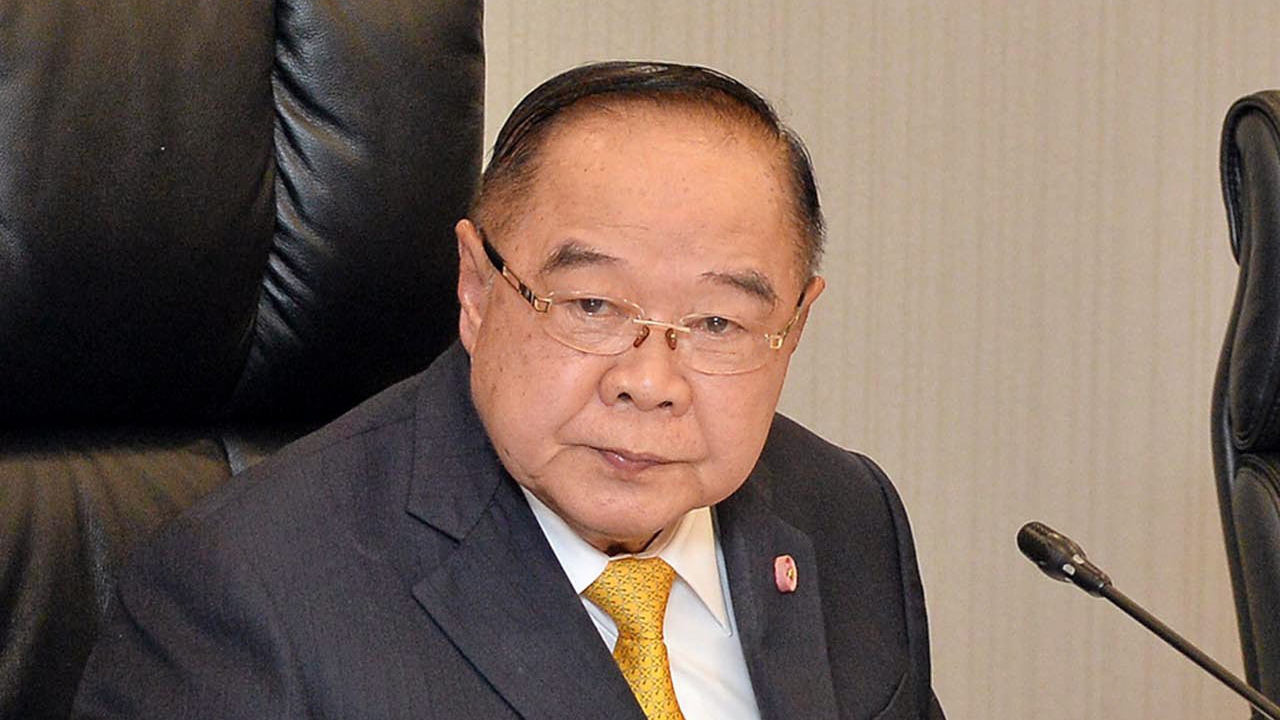 เหยียบเรือสองแคม