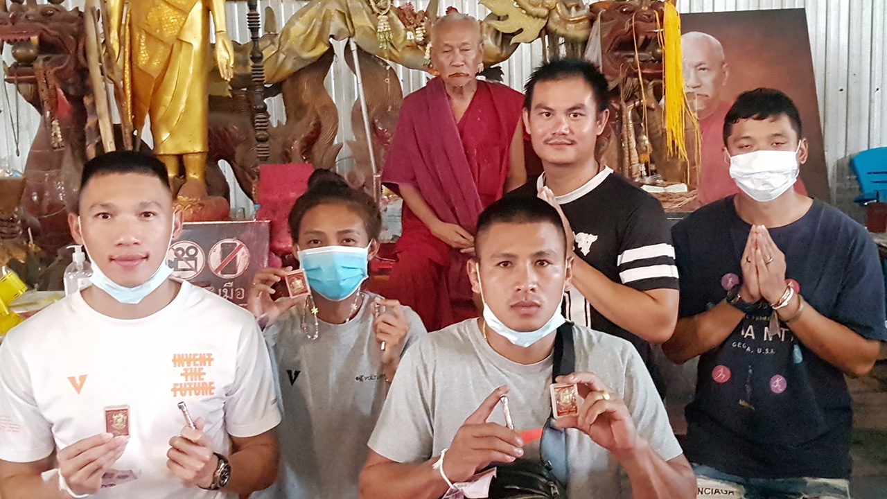 นักวิ่งทีมชาติ มากราบไหว้ "หลวงพ่อแป๊ะ" ไม่กั๊ก บอก "เลขเด็ด" ลุ้นโชค