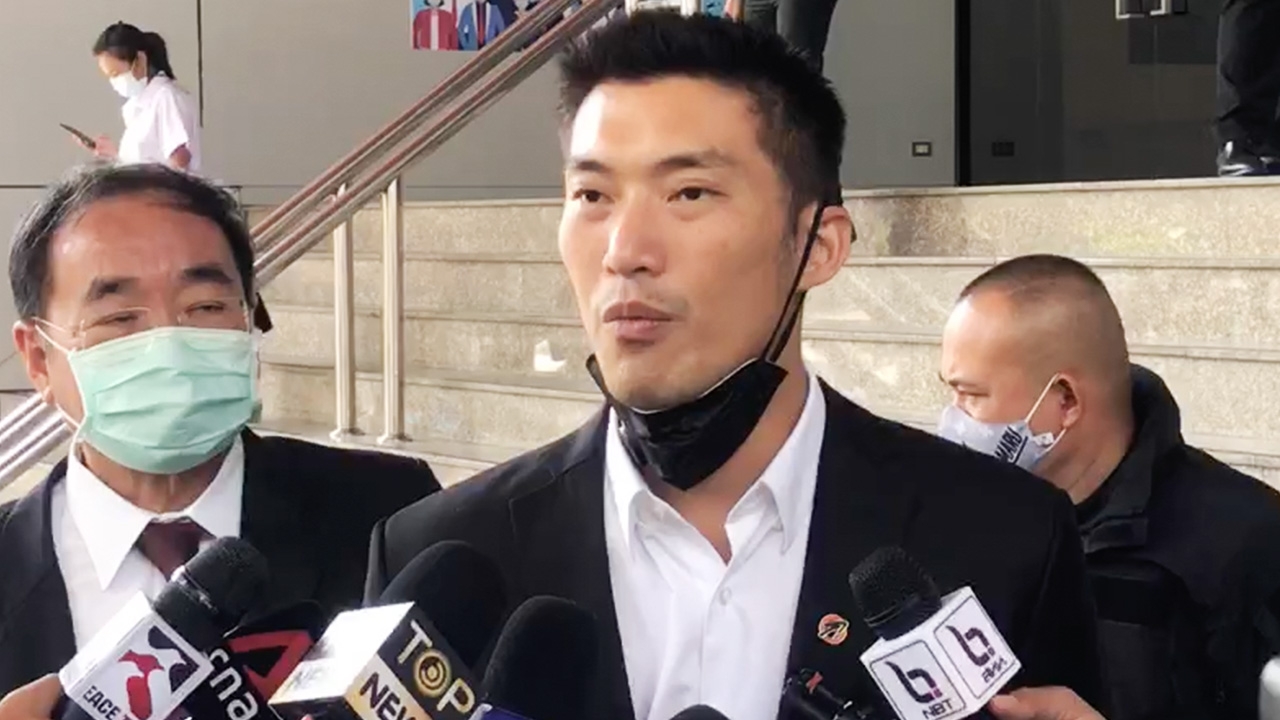 ศาลนัดฟังคำสั่ง 8 ก.พ. ธนาธรร้องถอนปิดคลิปไลฟ์สดปมวัคซีน หมิ่นสถาบันหรือไม่