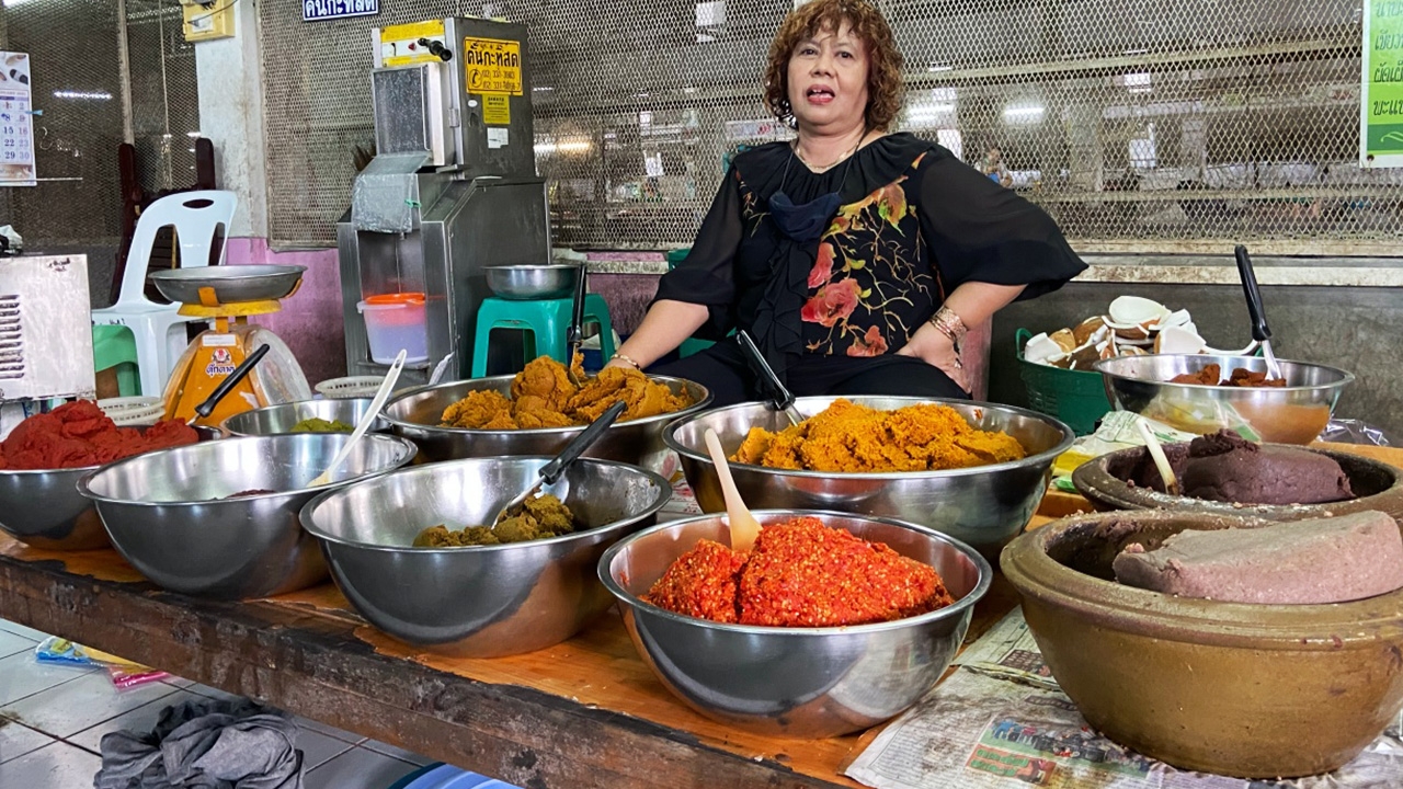 แม่ค้าเครื่องแกงใต้ ยันไม่ลด "ความเผ็ดร้อน" แม้พริกแพง ต้นทุนเพิ่ม 
