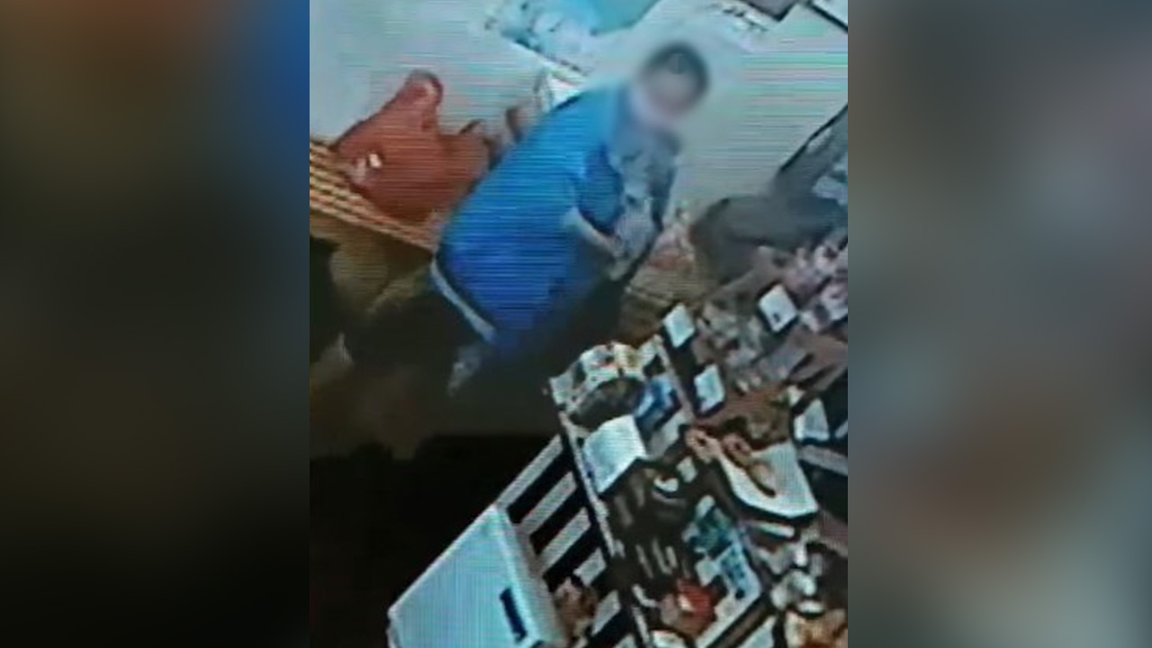 เงินบริจาคเกือบเต็มกล่องแล้ว ร้านขนมปังวอนโซเชียลตามหาคนขโมย (คลิป)