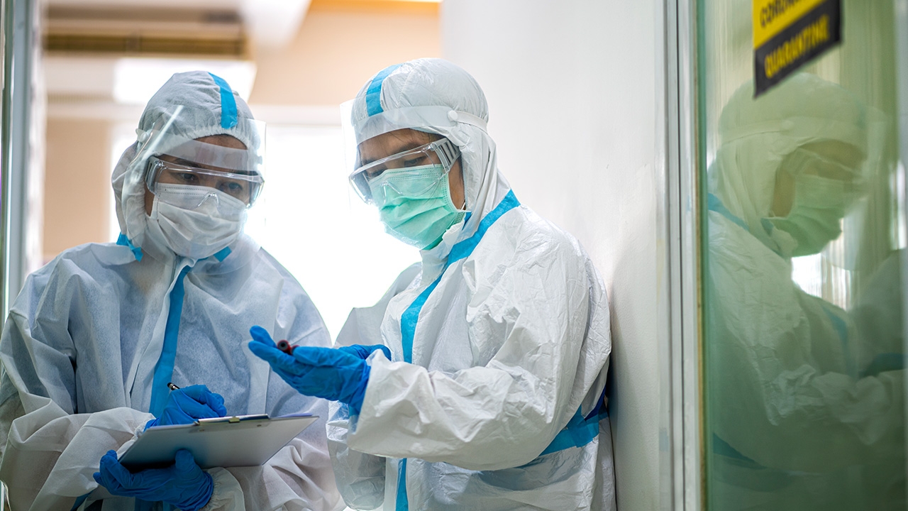 แพทย์ พยาบาล เครียด ทำงานหนัก อ่อนล้าสะสม ดูแลคนป่วยโควิดรอบใหม่