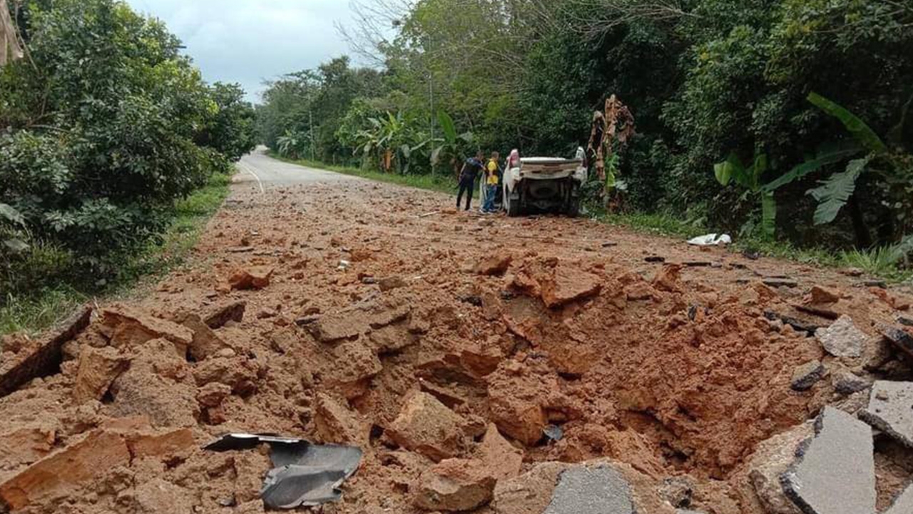 โจรใต้ดักบึมรถตำรวจ สภ.ศรีสาคร จ.นราธิวาส เจ็บระนาว 5 นาย