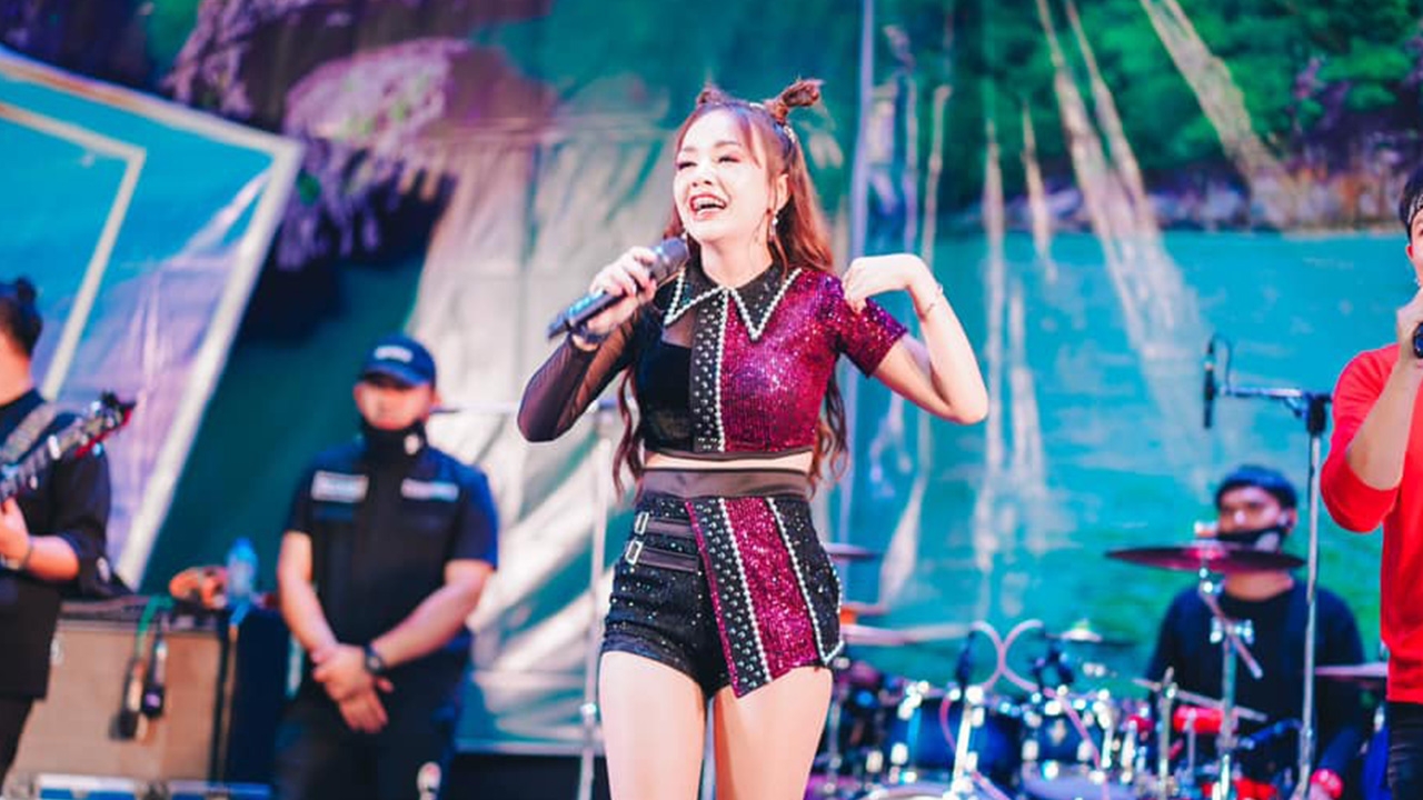 โควิดทำเงินหายหลายล้าน เจนนี่ ไม่หวั่นคนมองรับมาลัยออนไลน์เหมือนเป็นขอทาน