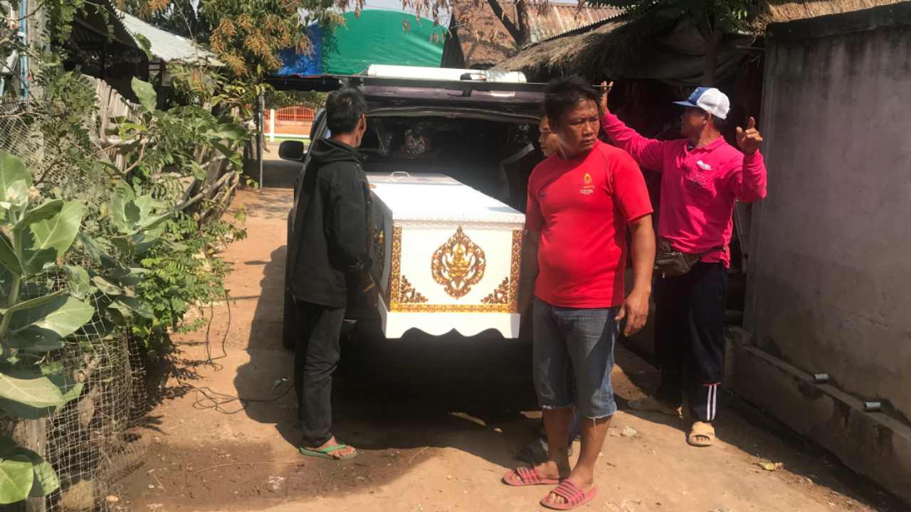 ลูกชายหายลึกลับ หลังแม่ถูกฆ่ากลางทุ่งนา สงสัยก่อเหตุมาตุฆาต