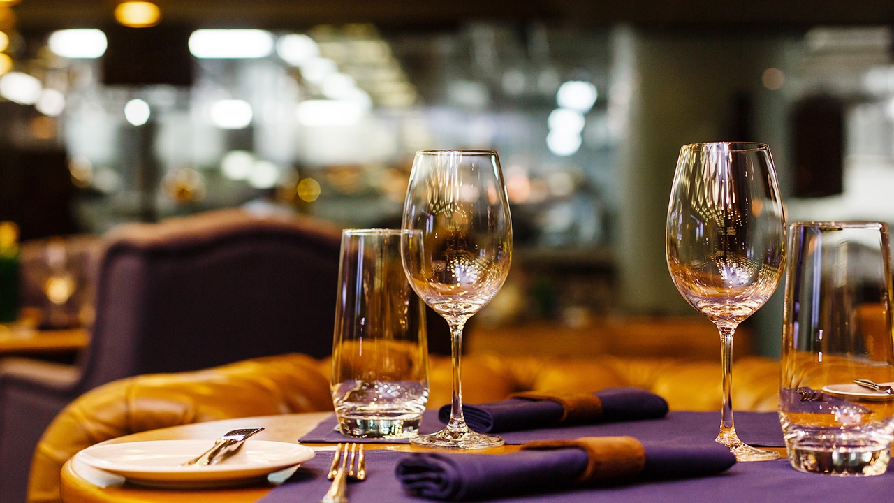 กางมาตรการผ่อนคลาย 72 จังหวัด เปิดอาบอบนวด ผับ บาร์ นั่งดื่มในร้านได้