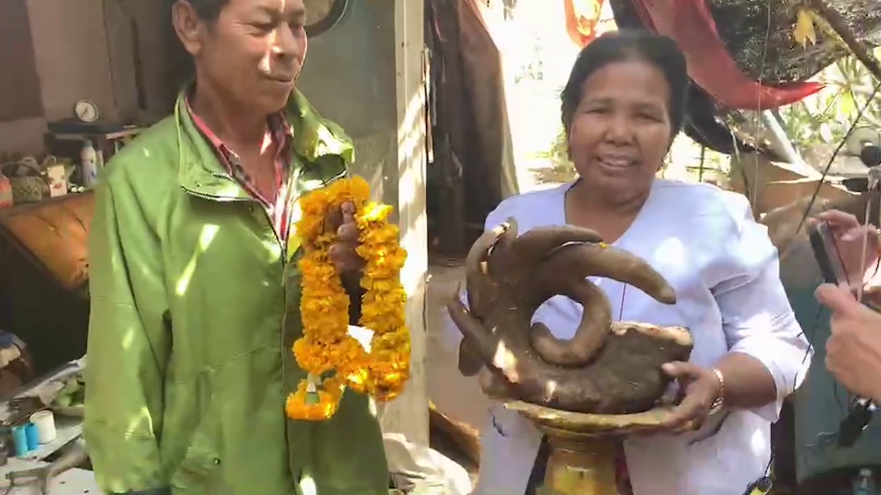 หญิงสาวฝันประหลาด ถูก "คนท้องแก่หักข้อมือ" พ่อไปขุดเจอหัวมัน คล้ายมือ! 